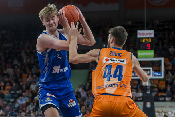 起国际足坛 起国际足坛